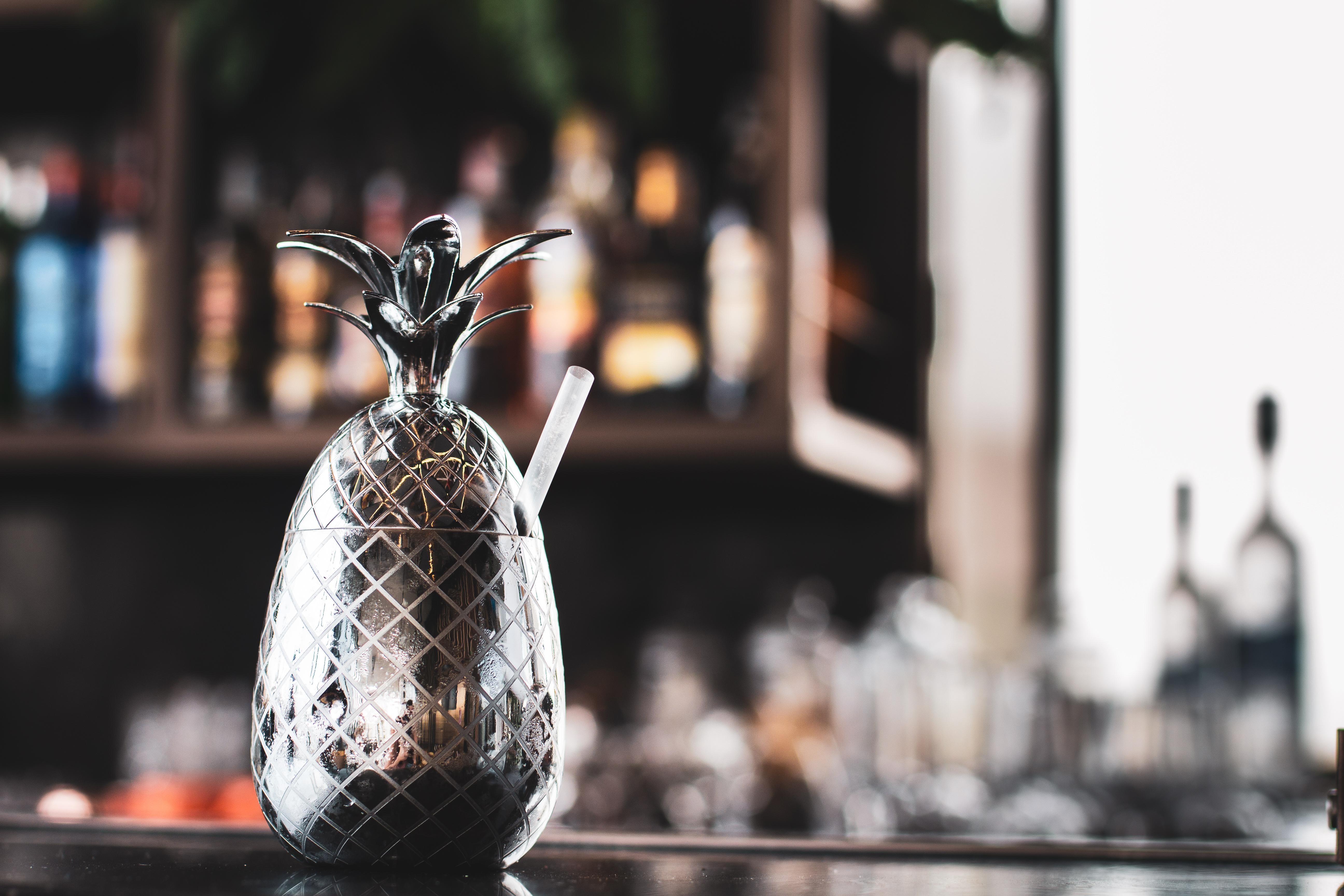 Vp Plaza Espana Design Madrid Eksteriør bilde A pineapple cocktail glass