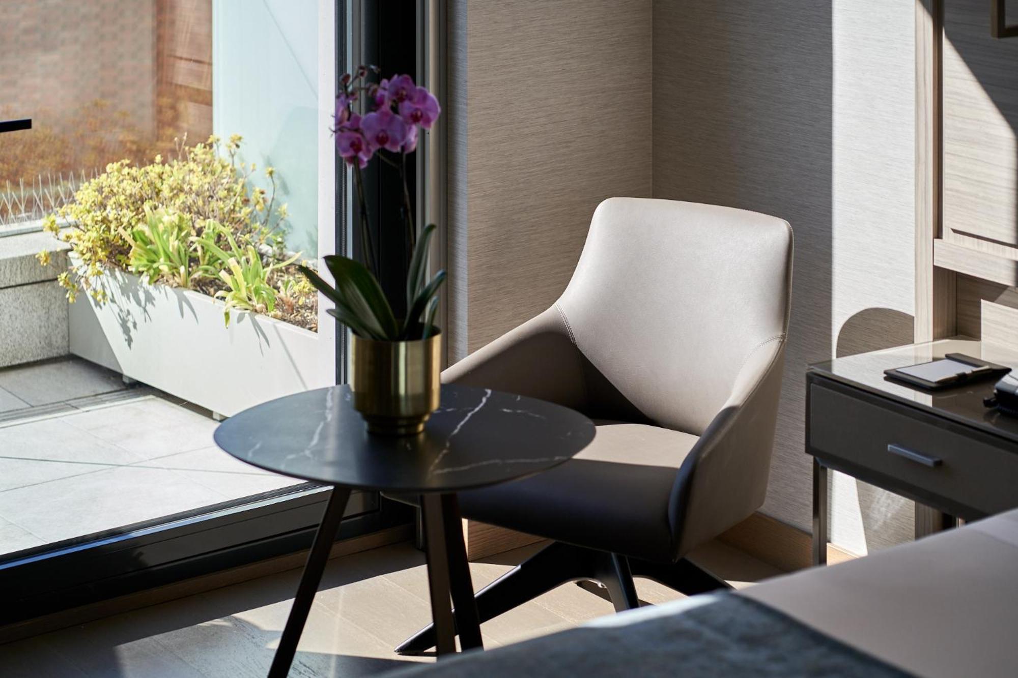 Vp Plaza Espana Design Madrid Eksteriør bilde The interior of a suite at the Mandarin Oriental, Munich
