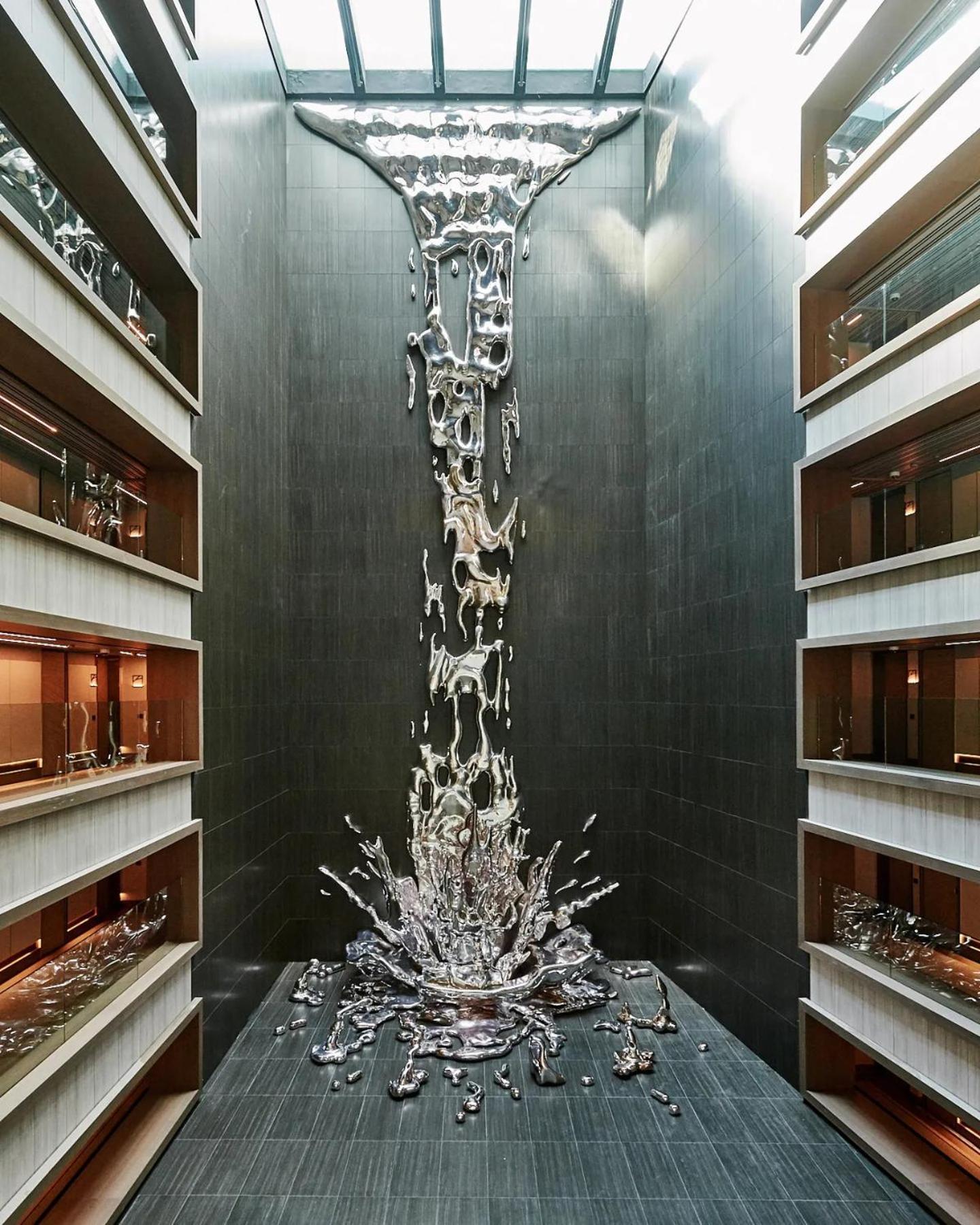 Vp Plaza Espana Design Madrid Eksteriør bilde Fountain at the entrance of the hotel